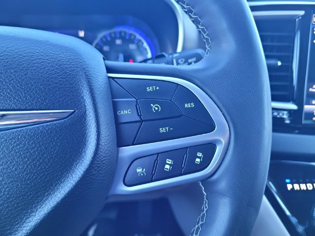 Used 2023 Chrysler Pacifica Touring-L FWD image 24