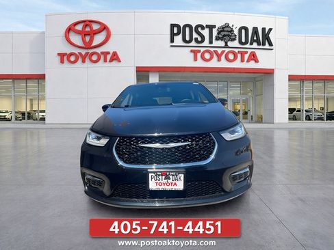 Used 2025 Chrysler Pacifica Select FWD image 13