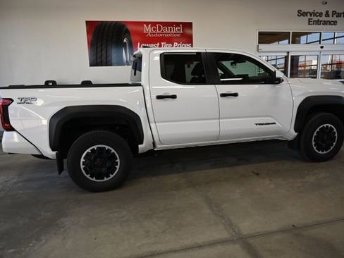 Used 2024 Toyota Tacoma TRD Off-Road w/ TRD Off Road Premium Package AWD/4WD image 5