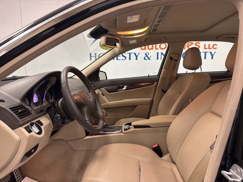 Used 2011 Mercedes-Benz C 300 4MATIC Sedan image 7