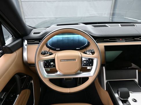 Used 2025 Land Rover Range Rover SE image 17