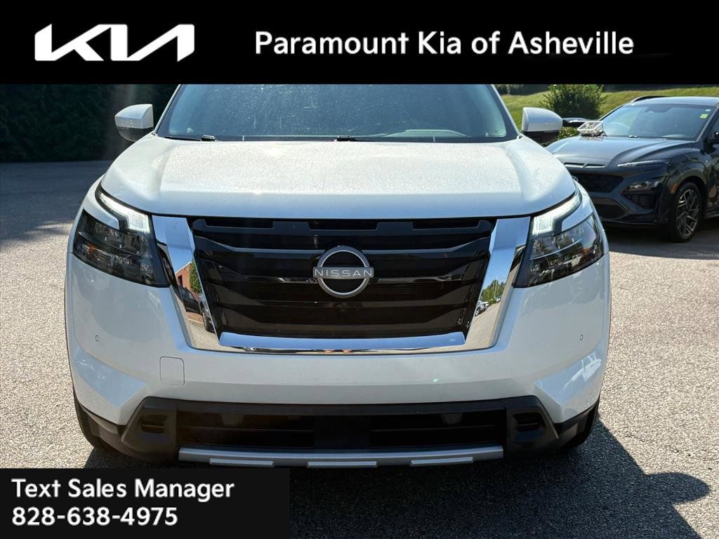 Used 2025 Nissan Pathfinder SL AWD/4WD image 2