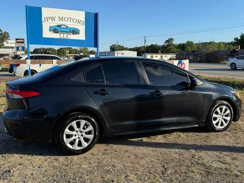 Used 2021 Toyota Corolla LE image 10