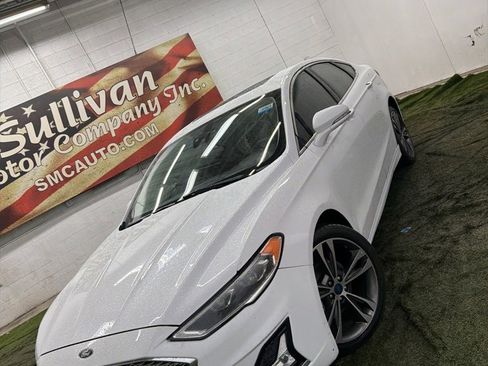 Used 2020 Ford Fusion Titanium image 2