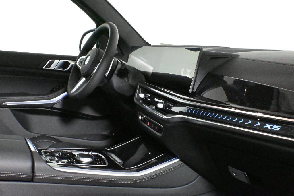 Used 2026 BMW X5 xDrive50e w/ M Sport Package AWD/4WD image 35