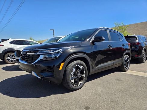 Used 2025 Kia Seltos EX image 2