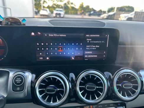 Used 2023 Mercedes-Benz GLB 250 4MATIC image 8