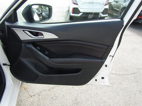 Used 2017 MAZDA MAZDA3 Touring image 19