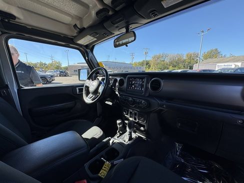 Used 2020 Jeep Gladiator Sport w/ Quick Order Package 24S image 15
