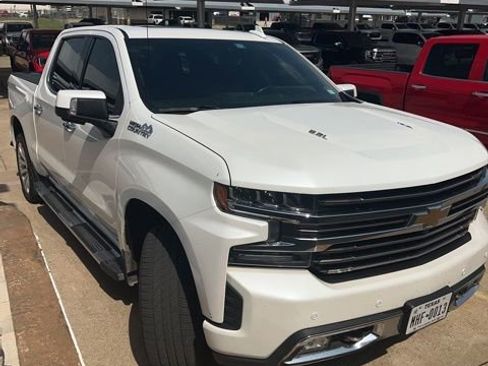 Used 2019 Chevrolet Silverado 1500 High Country w/ Technology Package AWD/4WD image 2