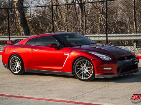 Used 2015 Nissan GT-R Premium image 39