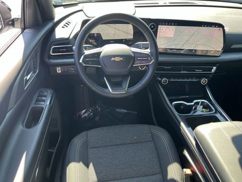 Used 2026 Chevrolet Traverse LT w/ Driver Confidence Package FWD image 32