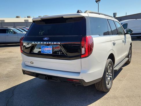 New 2026 Ford Expedition Active image 11