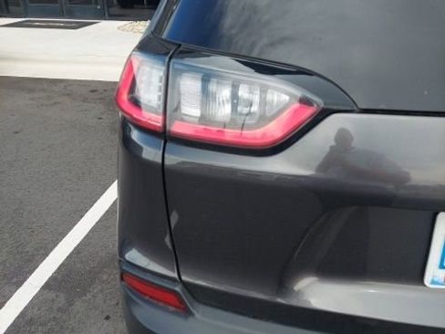 Used 2022 Jeep Cherokee Latitude Lux w/ Sun & Sound Group image 12