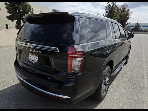 Used 2024 Chevrolet Suburban LT RWD image 22