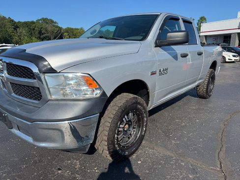 Used 2018 RAM 1500 ST w/ SXT Appearance Group AWD/4WD image 9