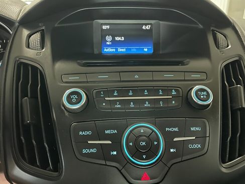 Used 2015 Ford Focus SE FWD image 14