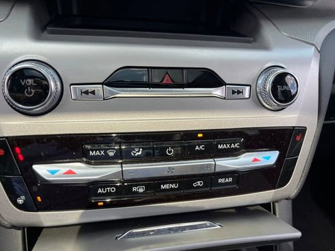 Used 2022 Ford Explorer XLT w/ Equipment Group 202A image 32