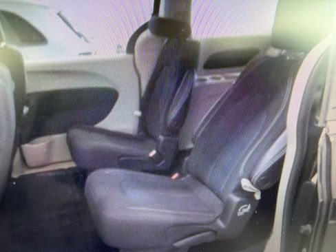 Used 2023 Chrysler Voyager LX FWD image 16