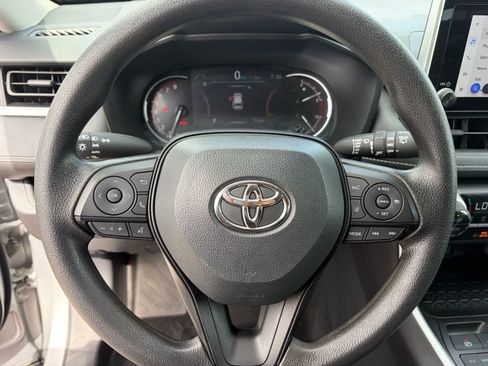 Used 2025 Toyota RAV4 XLE AWD/4WD image 15