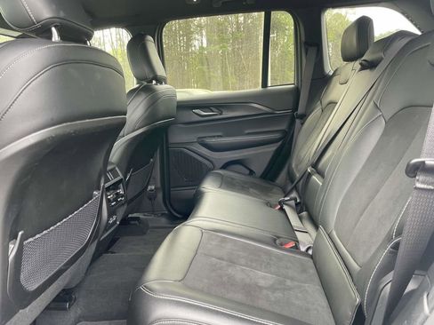 Certified 2025 Jeep Grand Cherokee Altitude image 21