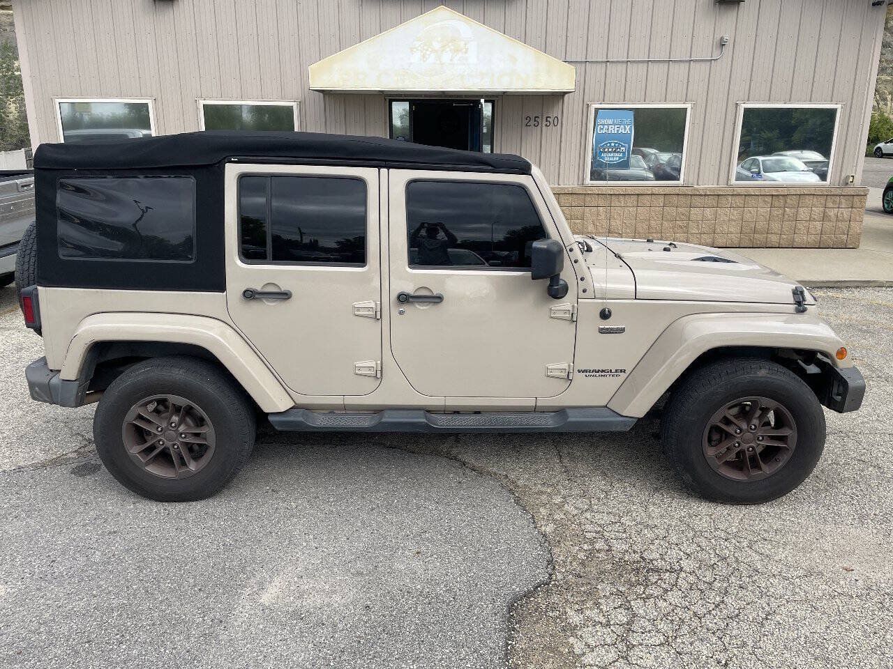 Used 2016 Jeep Wrangler Unlimited Sahara AWD/4WD image 2