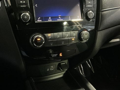 Used 2019 Nissan Rogue S AWD/4WD image 21