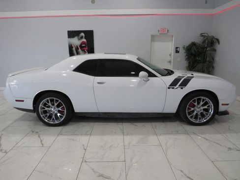 Used 2011 Dodge Challenger R/T RWD image 2