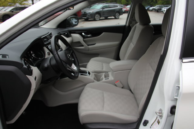 Used 2020 Nissan Rogue Sport SV w/ All-Weather Package AWD/4WD image 19