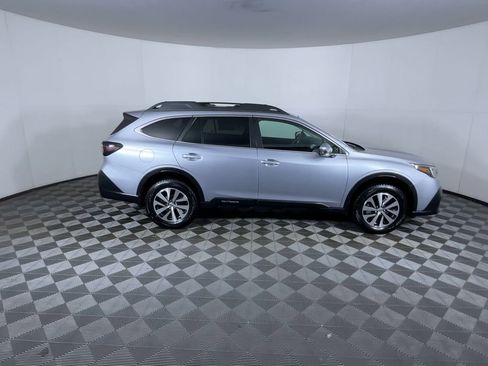 Used 2022 Subaru Outback Premium image 9
