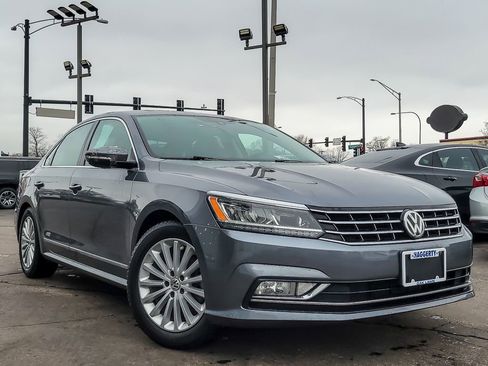 Used 2017 Volkswagen Passat 1.8T SE image 1