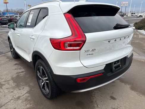 Certified 2025 Volvo XC40 B5 Core image 9