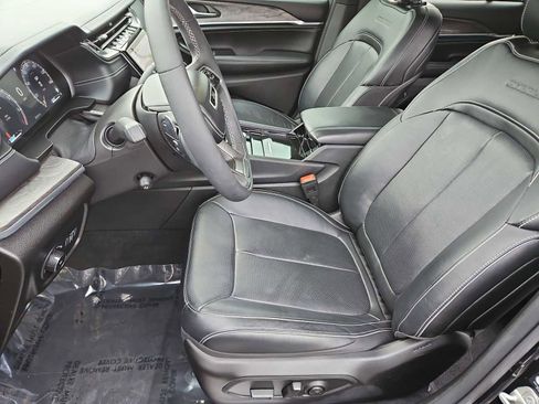 Used 2023 Jeep Grand Cherokee Overland image 17