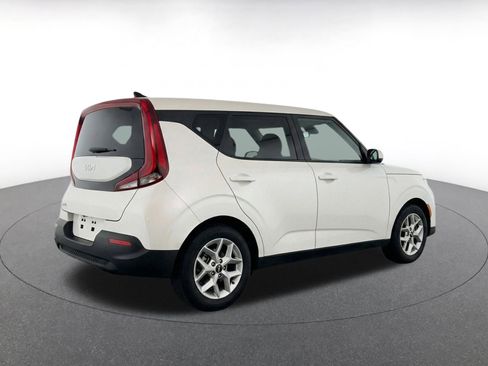 Used 2025 Kia Soul LX w/ LX Technology Package FWD image 9