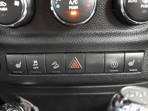 Used 2014 Jeep Wrangler Unlimited Sahara w/ Dual Top Group AWD/4WD image 20