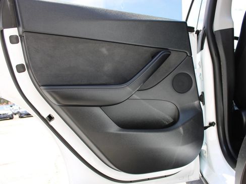 Used 2021 Tesla Model Y Long Range AWD/4WD image 12