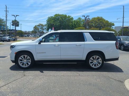 Used 2021 Chevrolet Suburban Premier w/ Premium Package RWD image 7