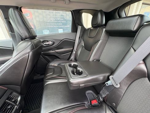 Used 2019 Jeep Cherokee Trailhawk w/ Comfort/Convenience Group AWD/4WD image 19