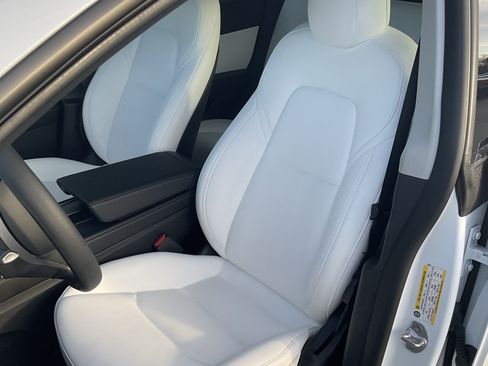 Used 2022 Tesla Model Y Performance image 6