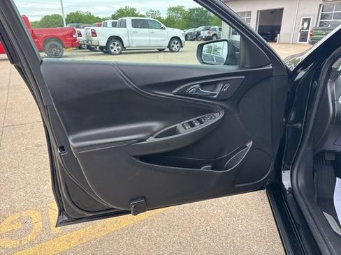 Used 2019 Chevrolet Malibu LT w/ Leather Package FWD image 13