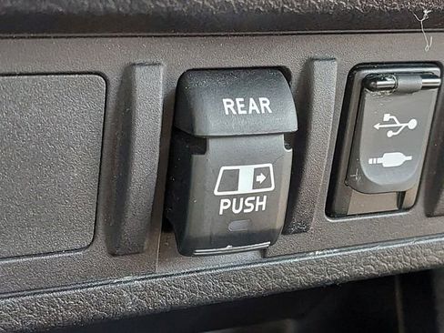 Used 2018 Toyota Tacoma TRD Off-Road image 13