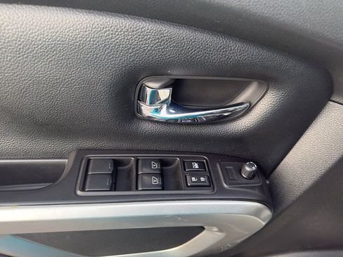 Used 2017 Nissan Titan SV image 9