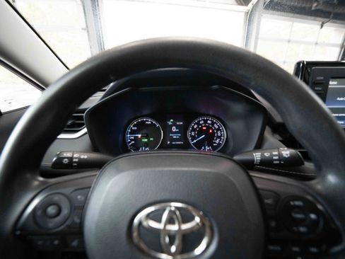Used 2019 Toyota RAV4 LE w/ Carpet Mat Package AWD/4WD image 15
