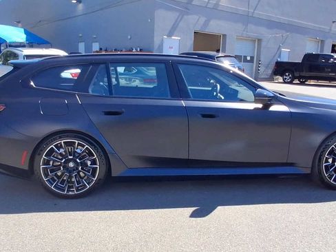 Used 2026 BMW M5 Touring AWD/4WD image 9