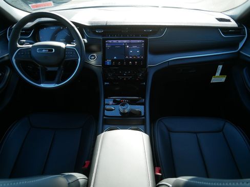 New 2025 Jeep Grand Cherokee L Limited w/ Luxury Tech Group II image 9