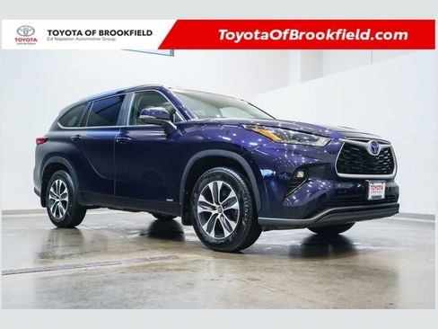 Used 2023 Toyota Highlander XLE AWD/4WD image 1
