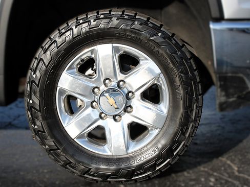 Used 2022 Chevrolet Silverado 2500 LTZ w/ LTZ Convenience Package image 47