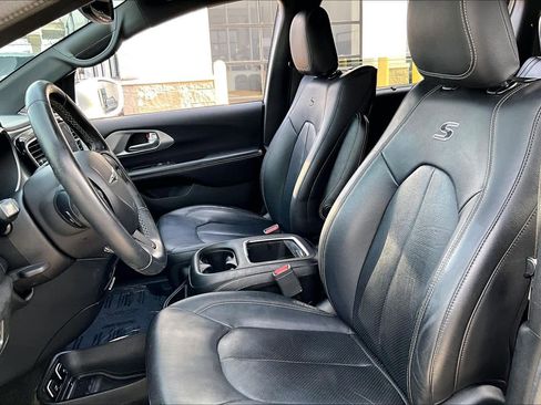 Used 2018 Chrysler Pacifica Touring-L Plus w/ Advanced Safetytec Group image 8