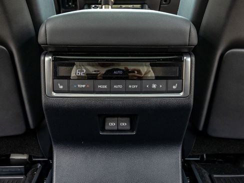 Used 2024 Lexus GX 550 w/ Accessory Package (2T) AWD/4WD image 34
