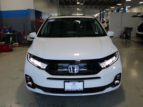 Used 2025 Honda Odyssey Elite image 3